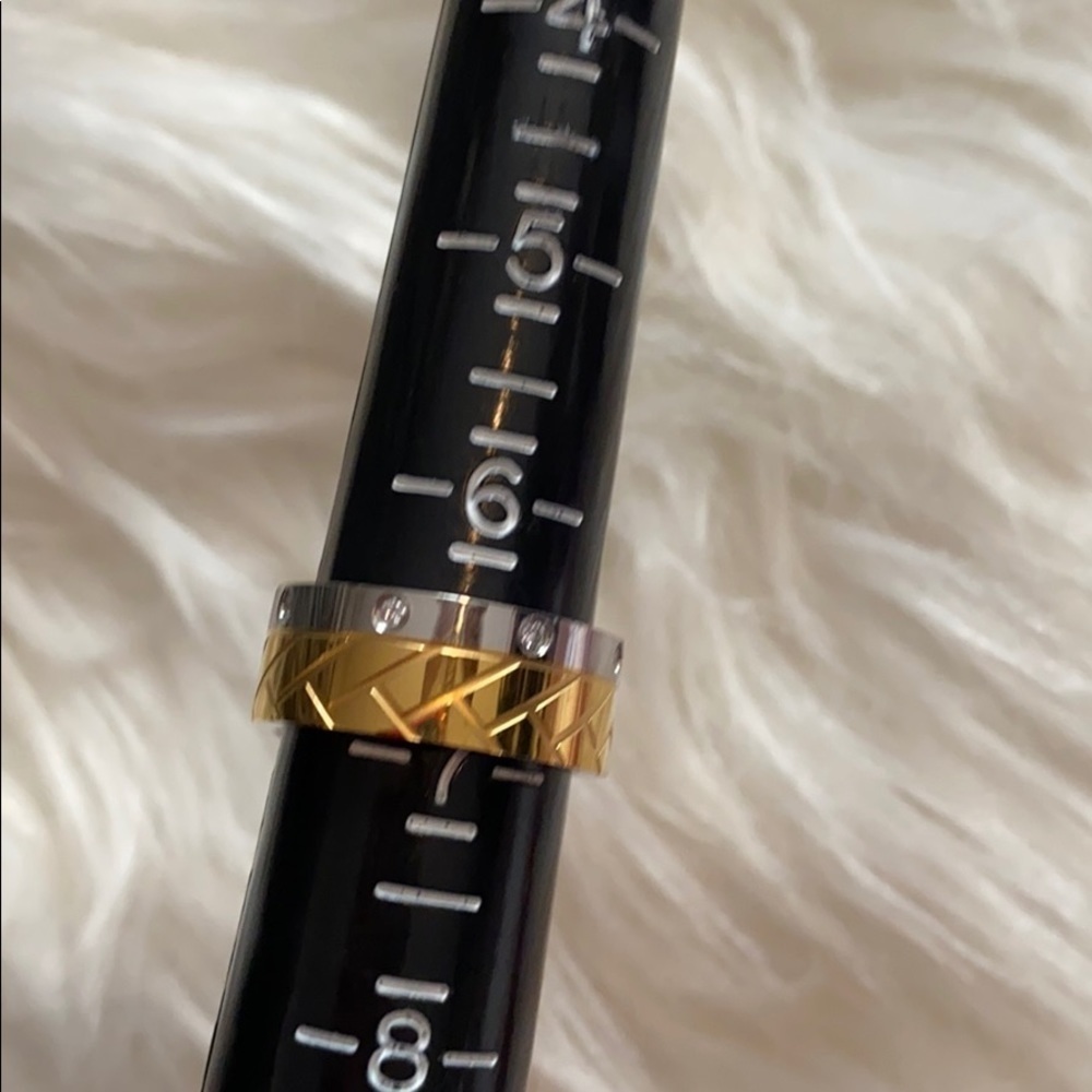 New statement ring - Picture 1 of 4